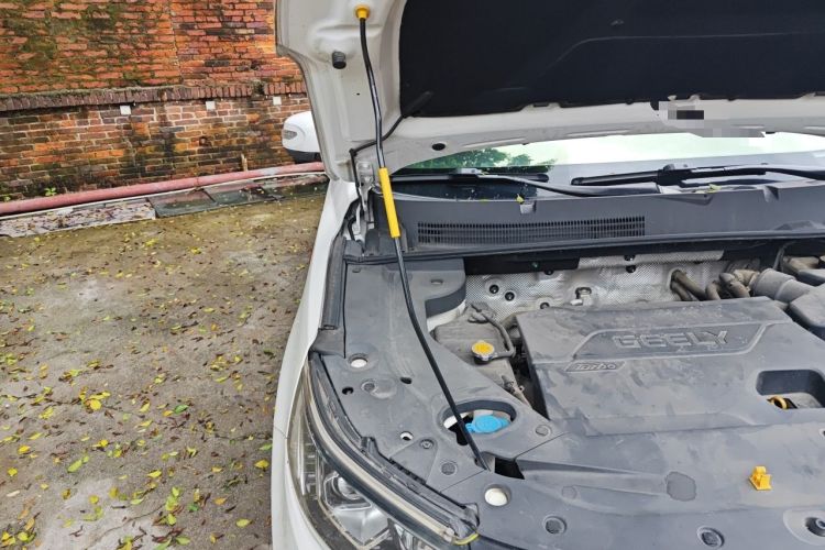 Used Geely Auto Vision X6 2016 1.3T CVT Flagship Model Engine Bay Right