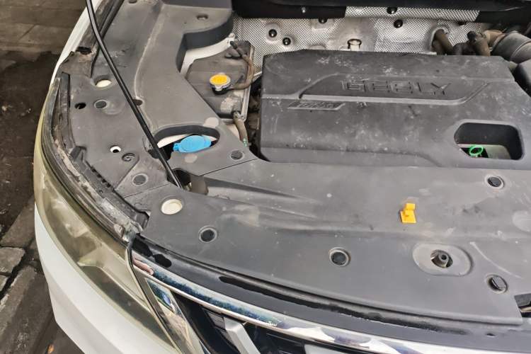 Used Geely Auto Vision X6 2016 1.3T CVT Luxury Model Engine Bay Right