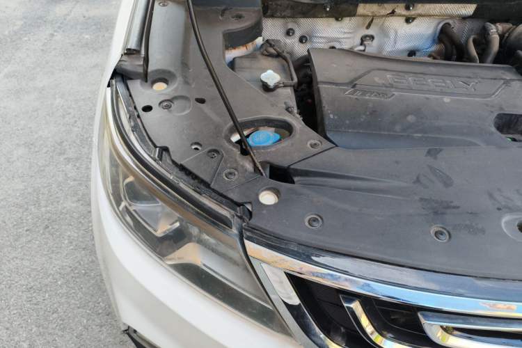 Used Geely Auto Vision X6 2016 1.3T CVT Luxury Model Engine Bay Right