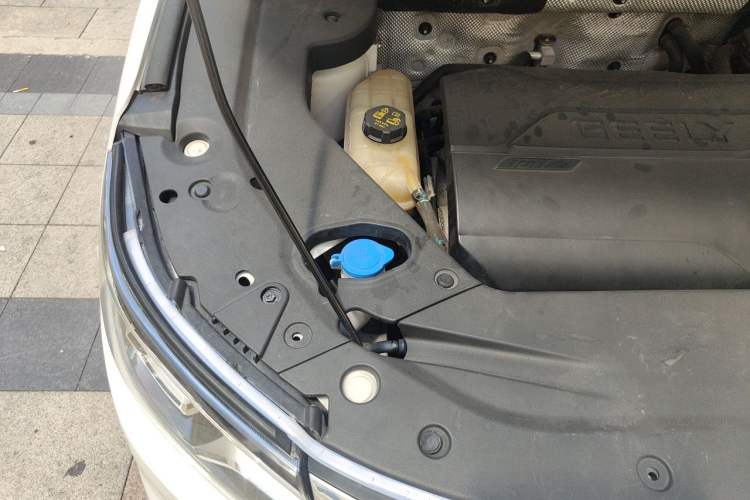 Used Geely Auto Vision X6 2016 1.3T CVT Luxury Model Engine Bay Right