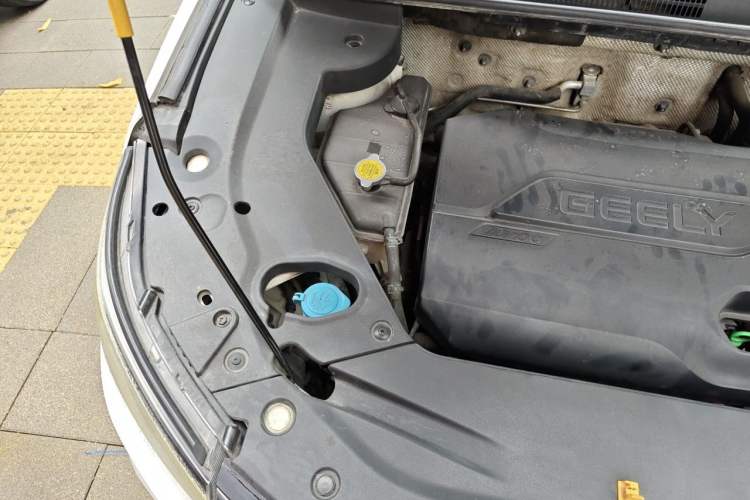 Used Geely Auto Vision X6 2016 1.3T CVT Flagship Model Engine Bay Right