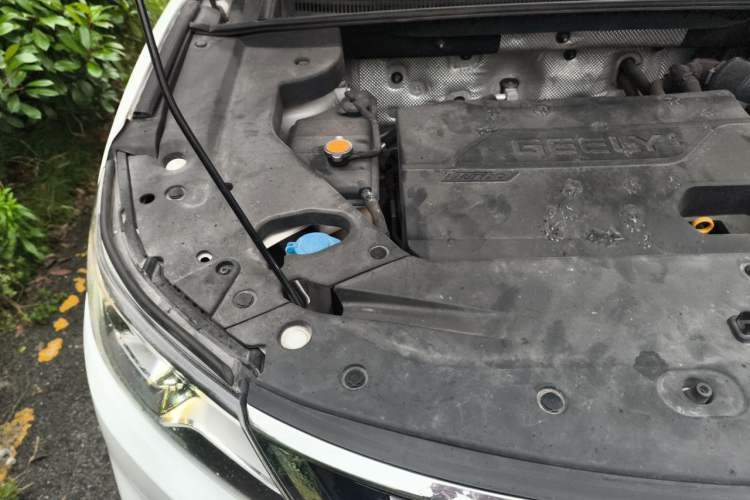 Used Geely Auto Vision X6 2016 1.3T CVT Luxury Model Engine Bay Right