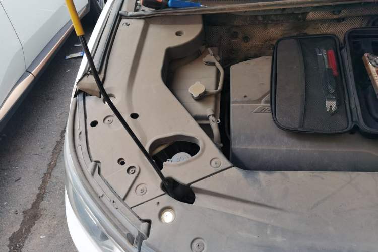 Used Geely Auto Vision X6 2016 1.3T CVT Flagship Model Engine Bay Right