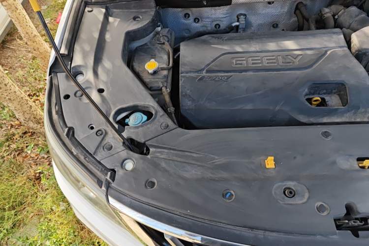 Used Geely Auto Vision X6 2016 1.3T CVT Luxury Model Engine Bay Right