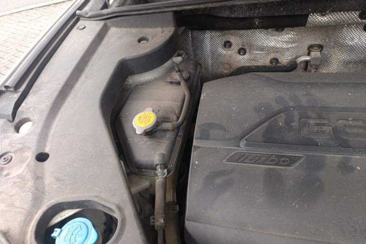 Used Geely Auto Vision X6 2016 1.3T CVT Flagship Model Engine Bay Right