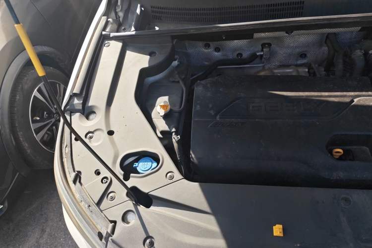 Used Geely Auto Vision X6 2016 1.3T CVT Flagship Model Engine Bay Right