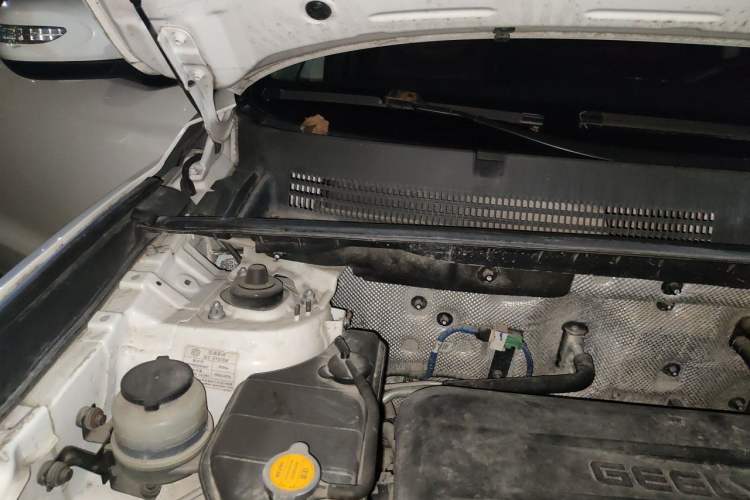 Used Geely Auto Vision X6 2016 1.8L Manual Luxury Model Engine Bay Right