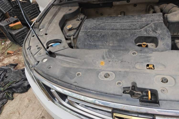Used Geely Auto Vision X6 2016 1.3T CVT Flagship Model Engine Bay Right