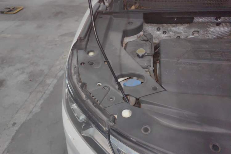 Used Geely Auto Vision X6 2016 1.3T CVT Flagship Model Engine Bay Right