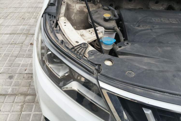 Used Geely Auto Vision X6 2016 1.3T CVT Flagship Model Engine Bay Right