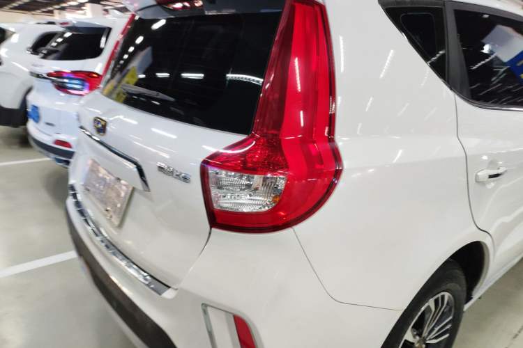 Used Geely Auto Vision X6 2016 1.8L Manual Luxury Model Exterior 3