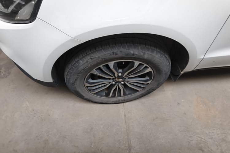 Used Geely Auto Vision X6 2016 1.8L Manual Luxury Model Exterior 4