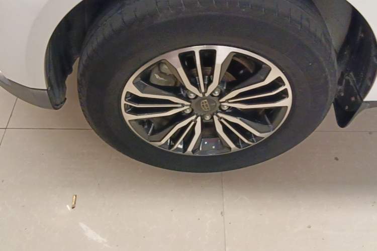 Used Geely Auto Vision X6 2016 1.8L Manual Luxury Model Exterior 4