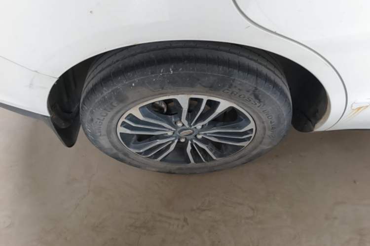Used Geely Auto Vision X6 2016 1.8L Manual Luxury Model Exterior 5