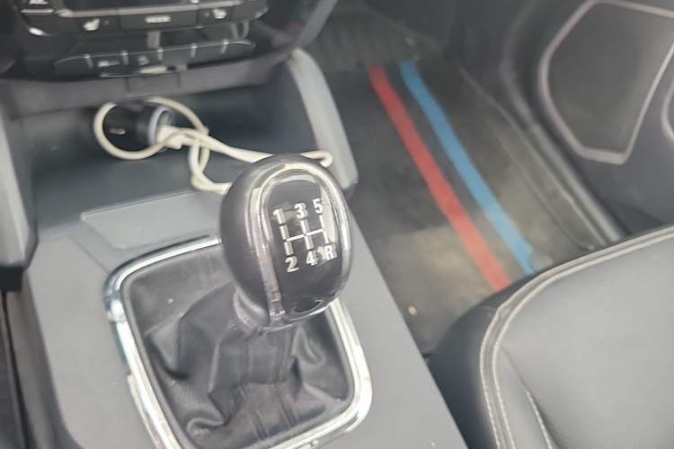 Used Geely Auto Vision X6 2016 1.8L Manual Luxury Model Gear Lever
