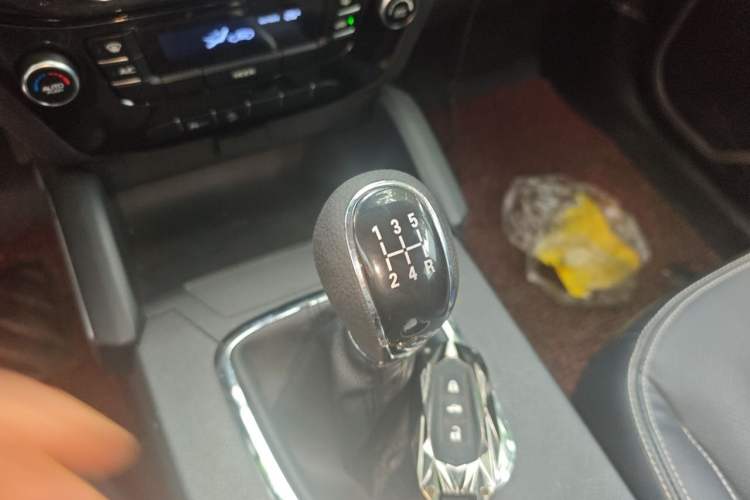 Used Geely Auto Vision X6 2016 1.8L Manual Luxury Model Gear Lever