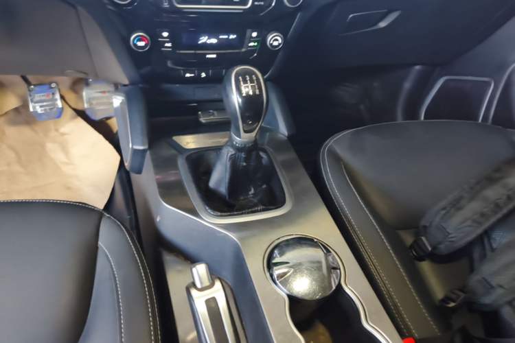 Used Geely Auto Vision X6 2016 1.8L Manual Luxury Model Gear Lever