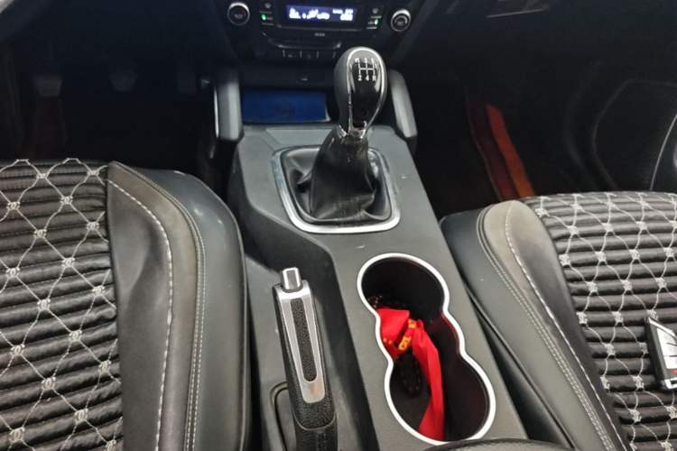 Used Geely Auto Vision X6 2016 1.8L Manual Luxury Model Gear Lever