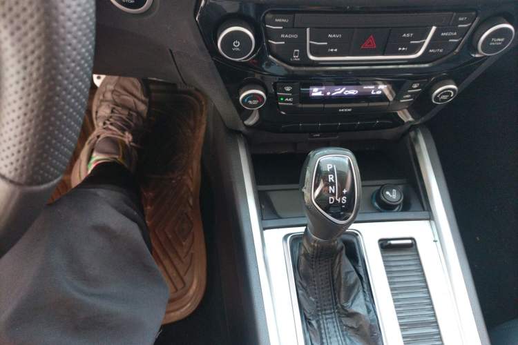 Used Geely Auto Vision X6 2016 1.3T CVT Luxury Model Gear Lever