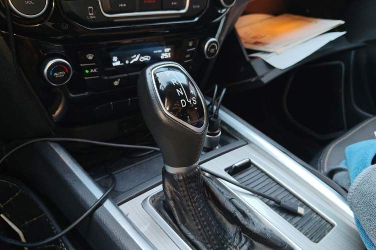 Used Geely Auto Vision X6 2016 1.3T CVT Flagship Model Gear Lever