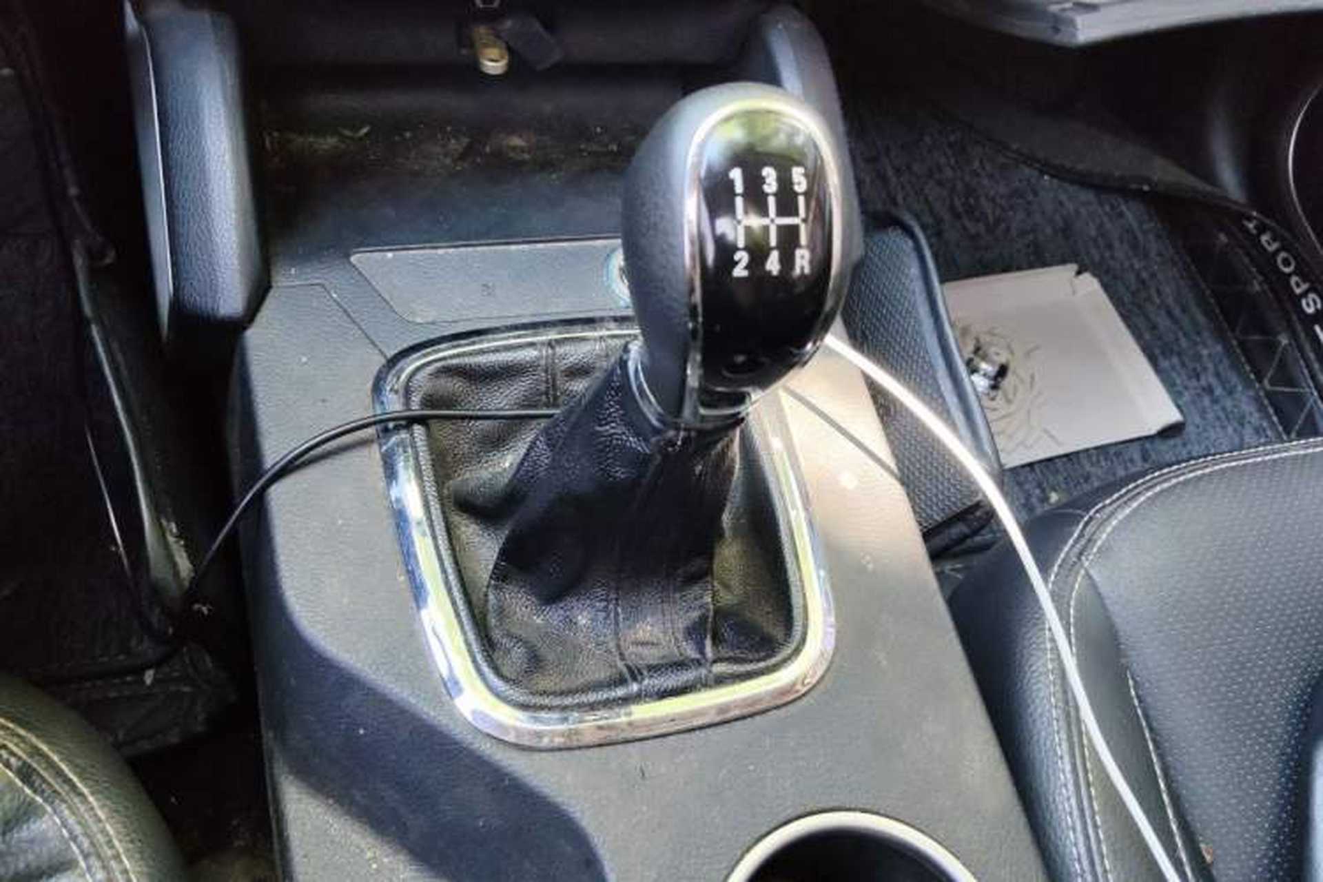 Used Geely Auto Vision X6 2016 1.8L Manual Luxury Model Gear Lever