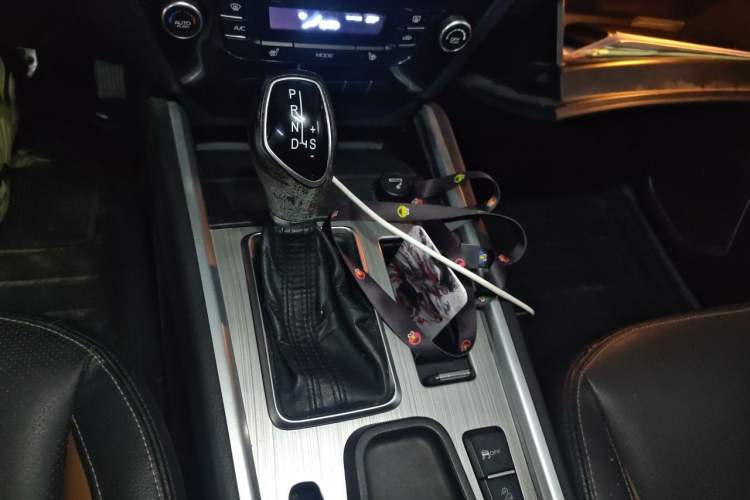 Used Geely Auto Vision X6 2016 1.3T CVT Flagship Model Gear Lever
