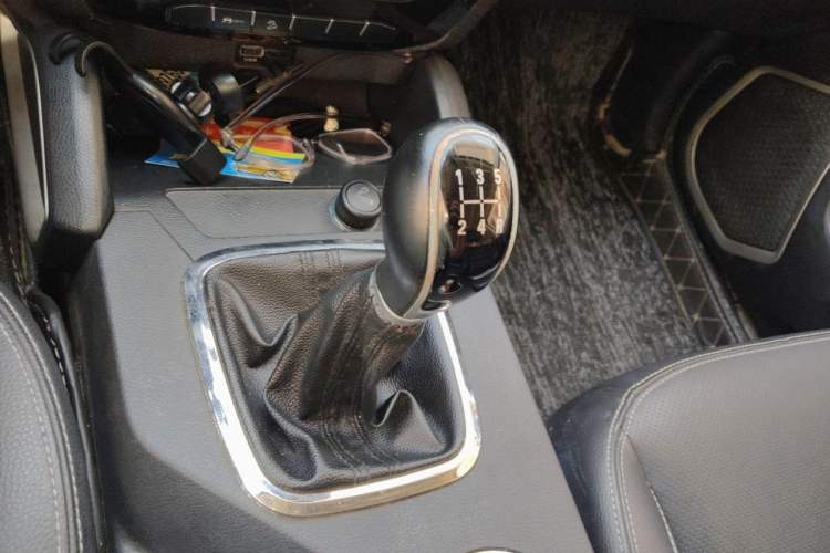 Used Geely Auto Vision X6 2016 1.8L Manual Luxury Model Gear Lever