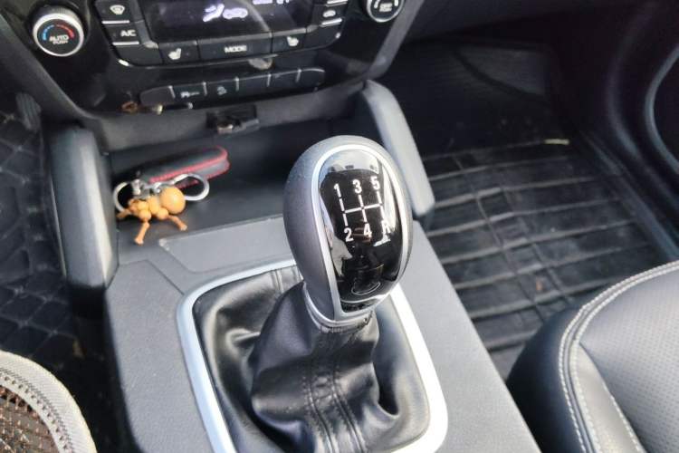 Used Geely Auto Vision X6 2016 1.8L Manual Luxury Model Gear Lever