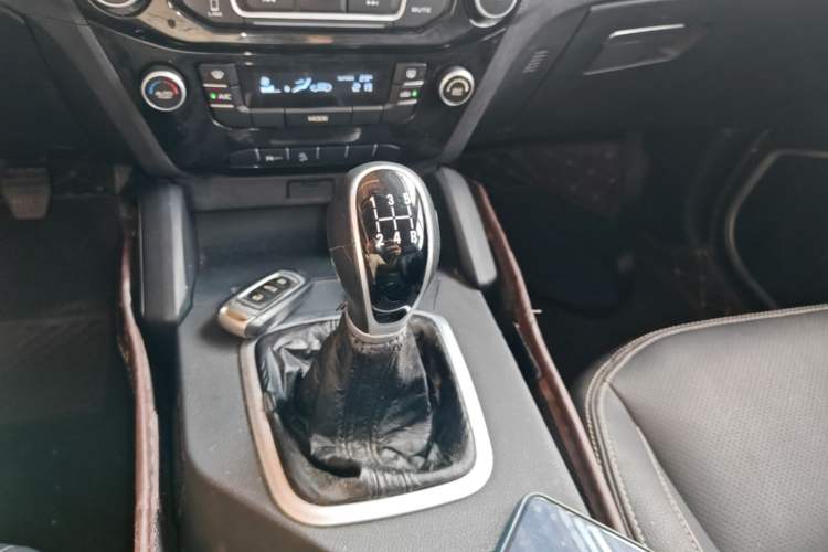 Used Geely Auto Vision X6 2016 1.8L Manual Luxury Model Gear Lever