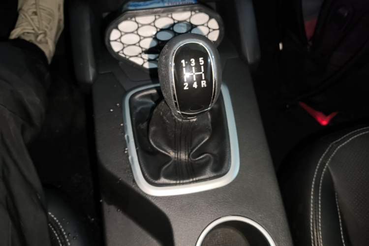 Used Geely Auto Vision X6 2016 1.8L Manual Luxury Model Gear Lever