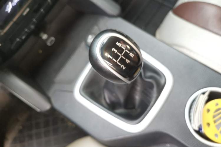 Used Geely Auto Vision X6 2016 1.8L Manual Luxury Model Gear Lever
