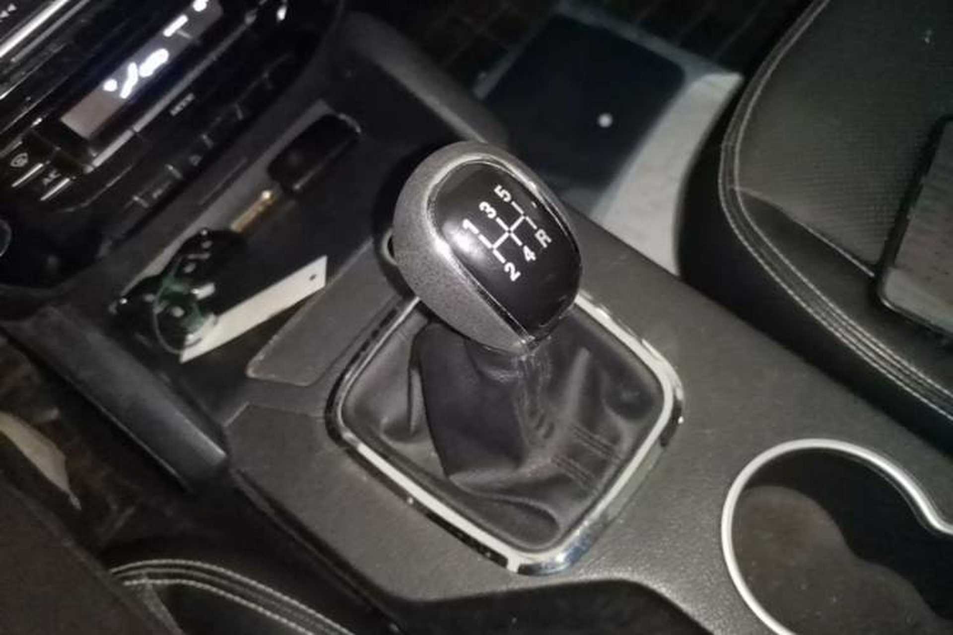 Used Geely Auto Vision X6 2016 1.8L Manual Luxury Model Gear Lever