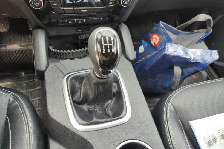Used Geely Auto Vision X6 2016 1.8L Manual Luxury Model Gear Lever