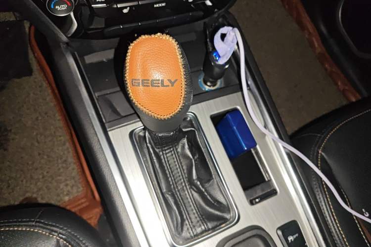 Used Geely Auto Vision X6 2016 1.3T CVT Flagship Model Gear Lever