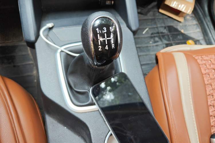 Used Geely Auto Vision X6 2016 1.8L Manual Luxury Model Gear Lever
