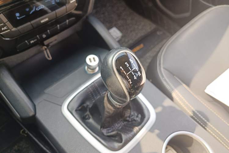 Used Geely Auto Vision X6 2016 1.8L Manual Luxury Model Gear Lever