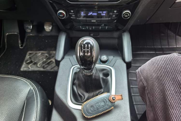 Used Geely Auto Vision X6 2016 1.8L Manual Luxury Model Gear Lever