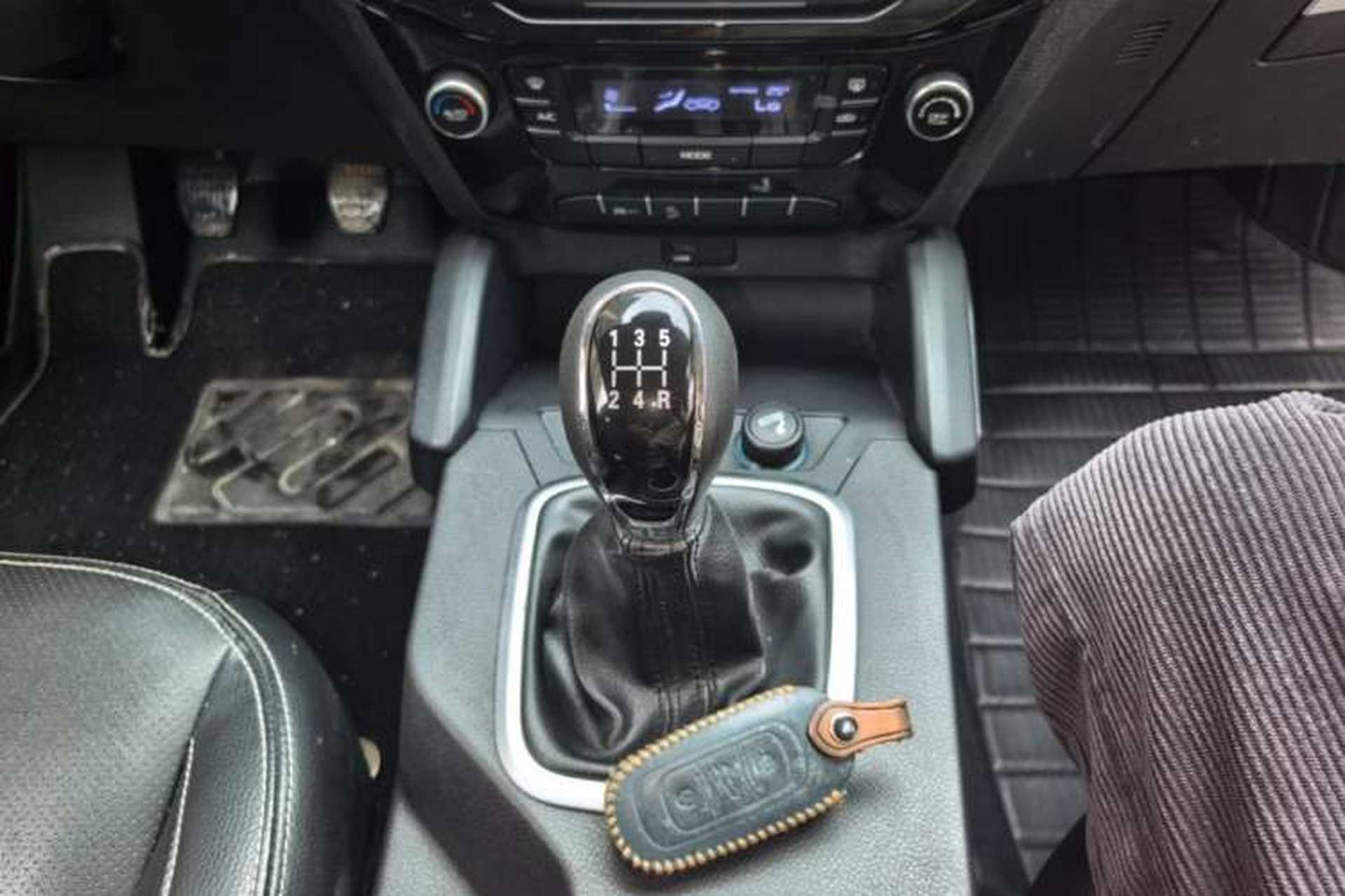 Used Geely Auto Vision X6 2016 1.8L Manual Luxury Model Gear Lever