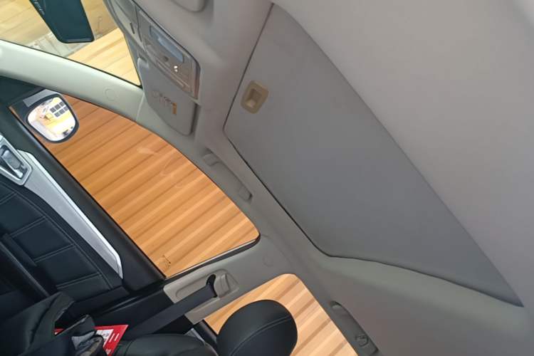 Used Geely Auto Vision X6 2016 1.8L Manual Luxury Model Headliner