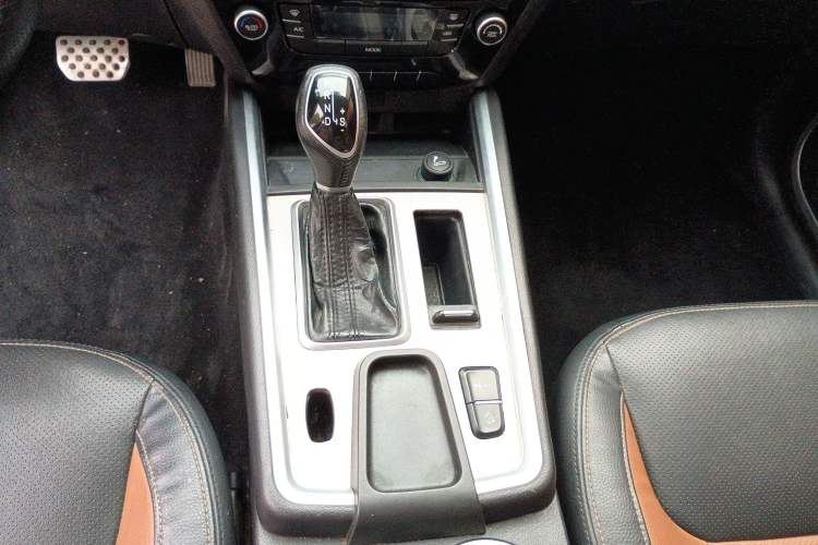 Used Geely Auto Vision X6 2016 1.3T CVT Luxury Model Interior 1
