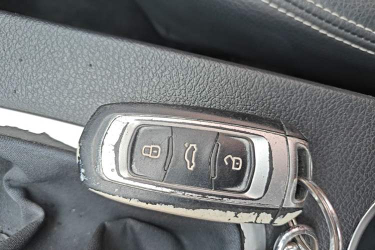 Used Geely Auto Vision X6 2016 1.8L Manual Luxury Model Interior 1