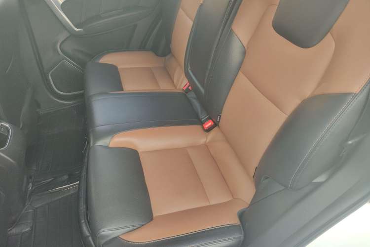 Used Geely Auto Vision X6 2016 1.3T CVT Flagship Model Interior 1