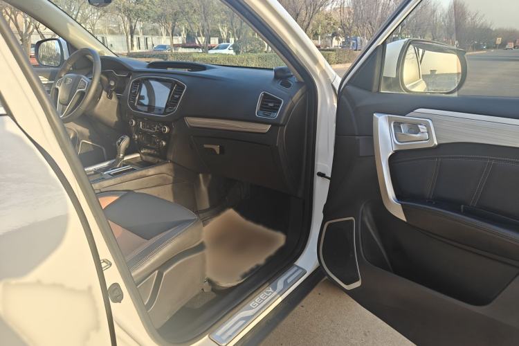 Used Geely Auto Vision X6 2016 1.3T CVT Luxury Model Interior 4