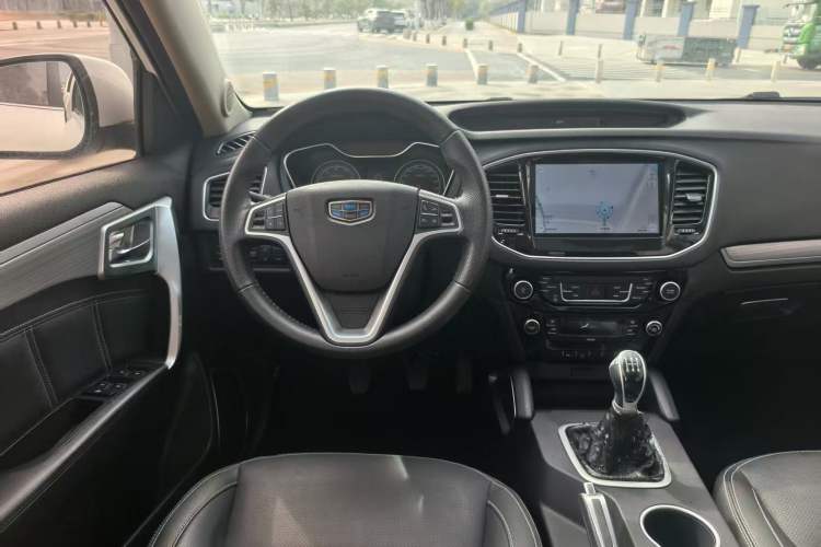Used Geely Auto Vision X6 2016 1.8L Manual Luxury Model Interior 5