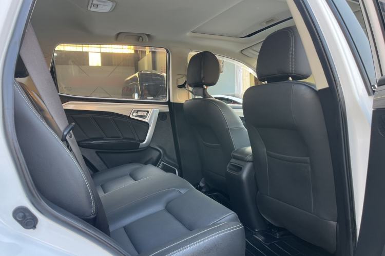 Used Geely Auto Vision X6 2016 1.8L Manual Luxury Model Interior 5