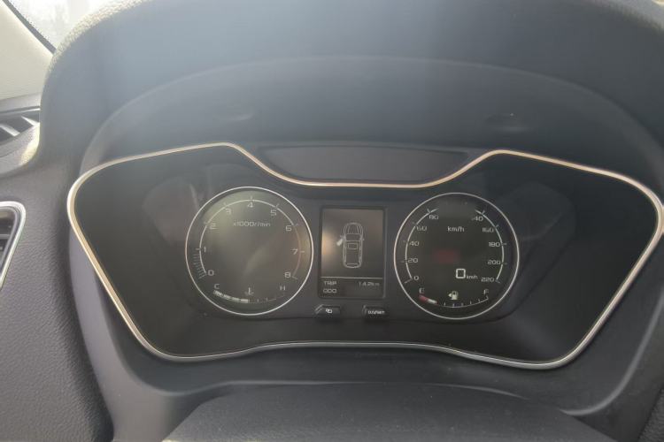 Used Geely Auto Vision X6 2016 1.8L Manual Luxury Model Interior 9
