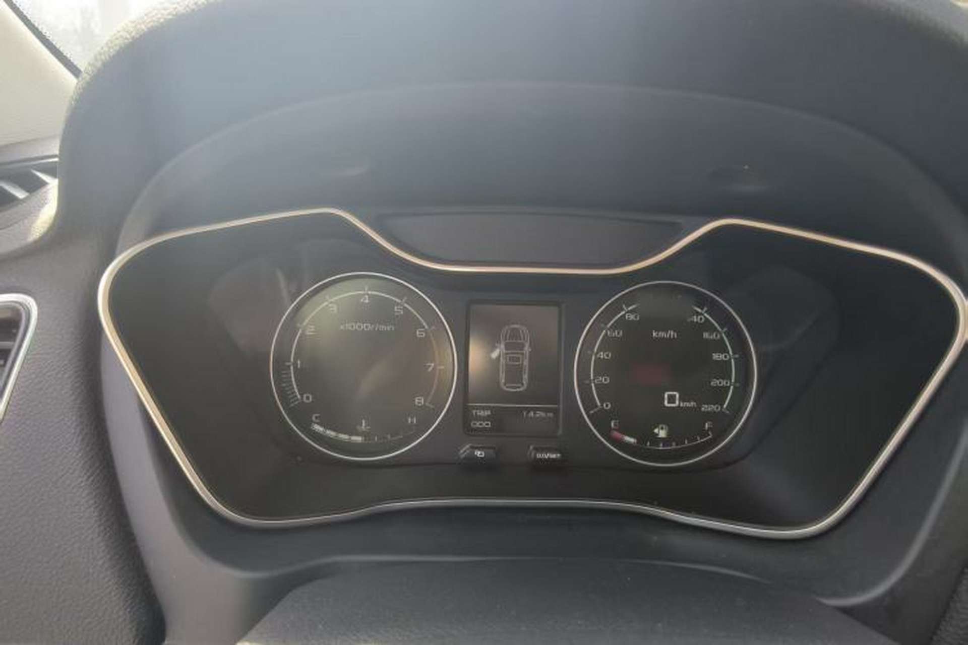 Used Geely Auto Vision X6 2016 1.8L Manual Luxury Model Interior 9