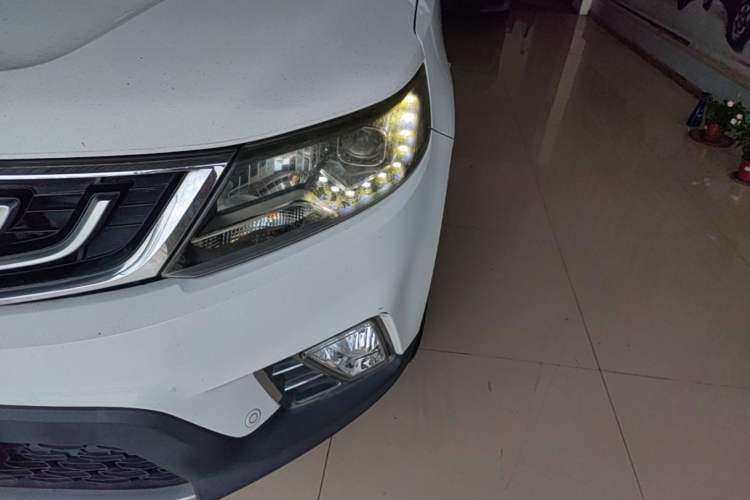 Used Geely Auto Vision X6 2016 1.3T CVT Flagship Model Left Front Headlight