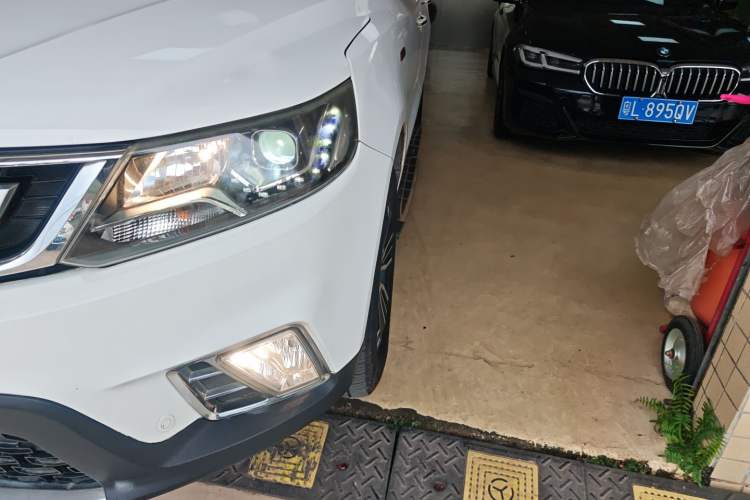 Used Geely Auto Vision X6 2016 1.3T CVT Flagship Model Left Front Headlight