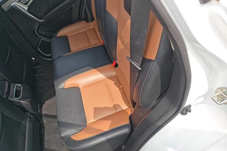 Used Geely Auto Vision X6 2016 1.3T CVT Flagship Model Left Rear Seat